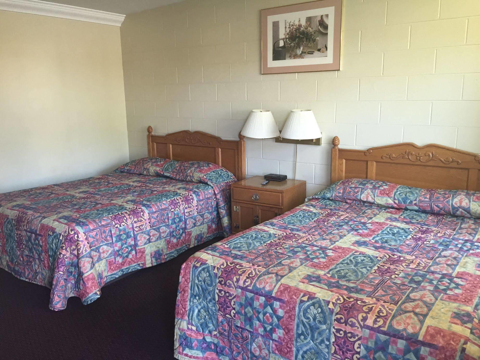 Hotel Village *