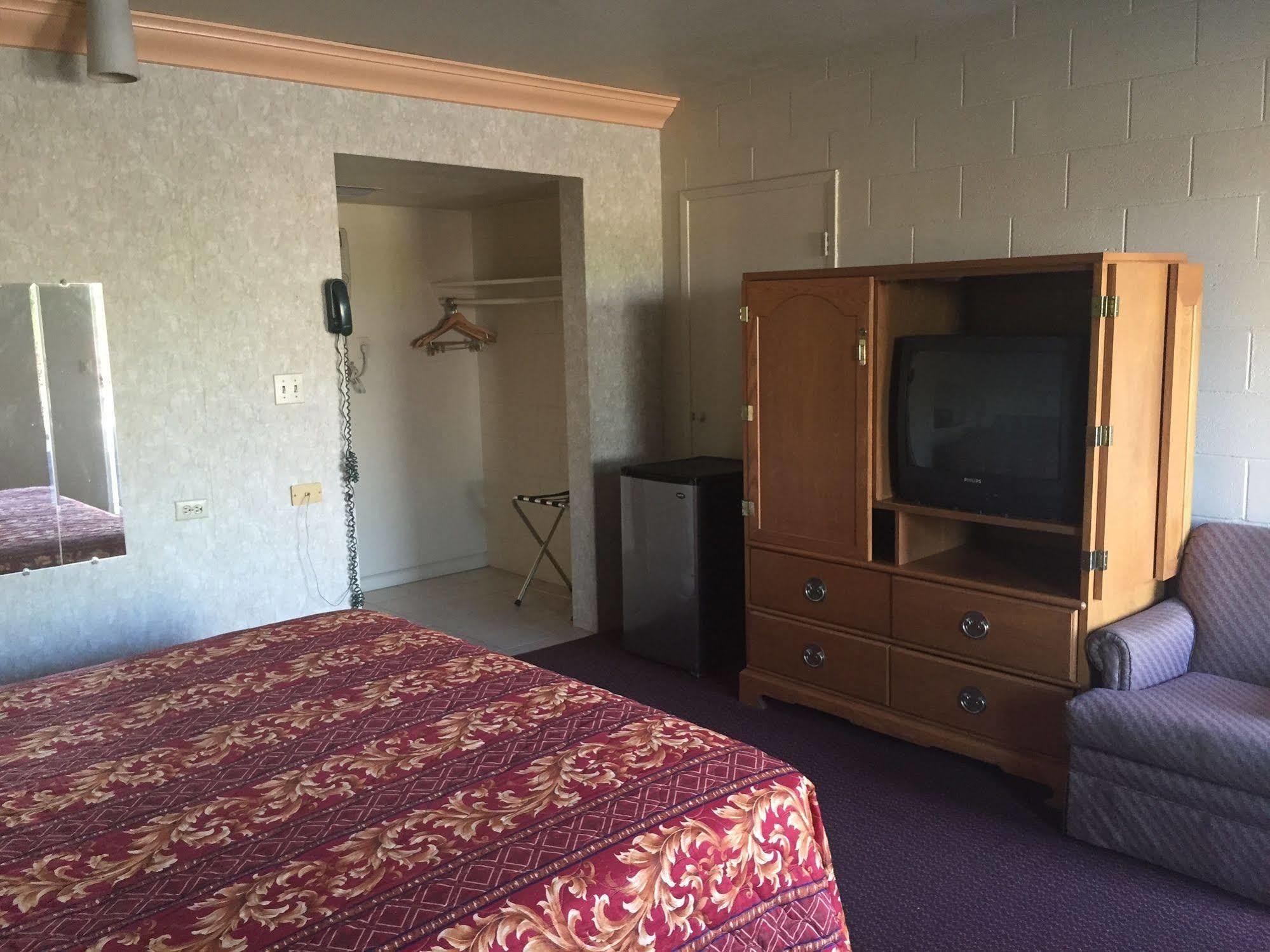 Hotel Village *